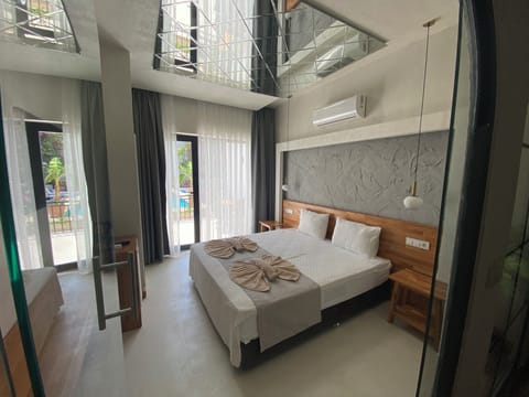 Superior Double Room, Pool View | Minibar, free WiFi, bed sheets