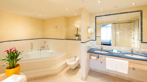 Hypo-allergenic bedding, minibar, in-room safe, individually decorated