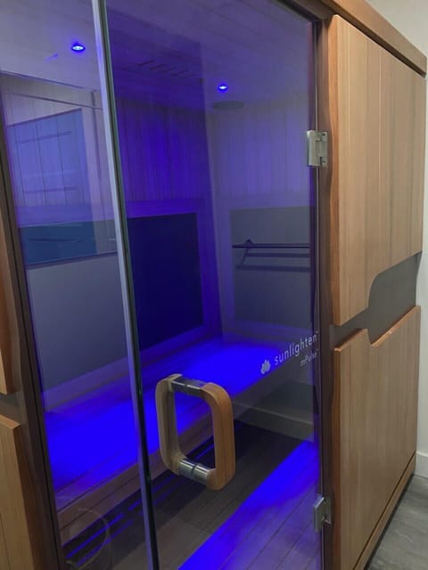 Couples treatment rooms, sauna, hydrotherapy, aromatherapy