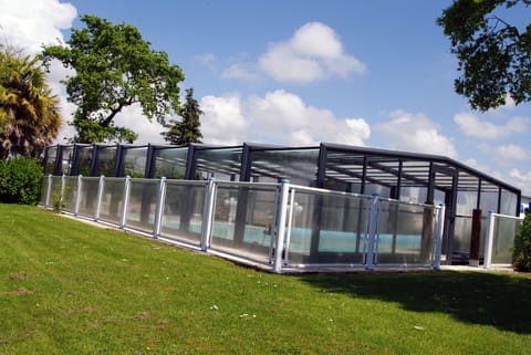 Indoor pool, seasonal outdoor pool, sun loungers