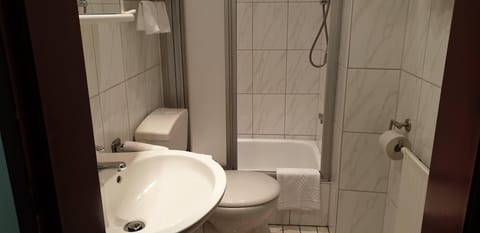 Comfort Double Room | Bathroom | Shower, hair dryer, towels, soap