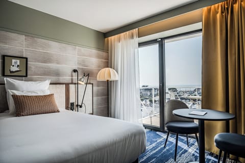 Chambre Supérieure Littoral | Premium bedding, in-room safe, desk, laptop workspace