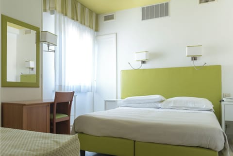 Classic Triple Room | Minibar, in-room safe, individually decorated, individually furnished