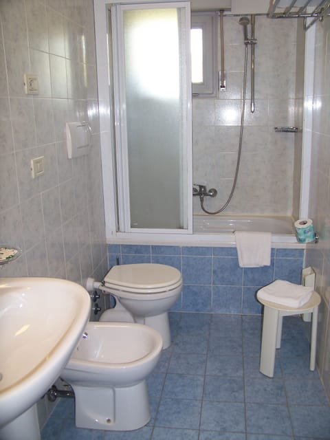 Standard Double Room | Bathroom | Deep soaking tub, rainfall showerhead, hair dryer, bidet