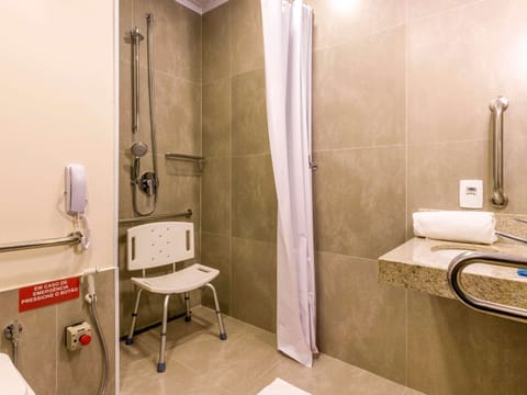 Apartment, 1 Double Bed, Accessible | Bathroom | Shower, eco-friendly toiletries, towels