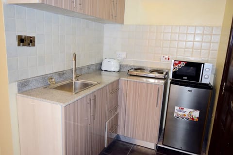 Studio, Non Smoking | Private kitchen | Full-size fridge, microwave, oven, stovetop