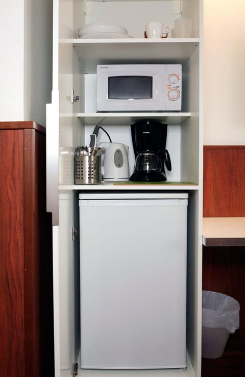 Fridge, microwave, coffee/tea maker, electric kettle
