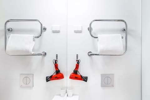 Single Room, 1 Twin Bed | Bathroom | Shower, hair dryer, towels