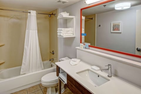 1 King Bed, Pool View, Near Elevator, Non Smoking | Bathroom | Hair dryer, towels