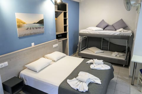 Standard Studio | In-room safe, soundproofing, free WiFi, bed sheets