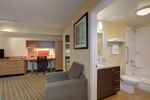 Suite, 1 Bedroom (Mobility/Hearing Accessible, Tub) | Bathroom | Combined shower/tub, designer toiletries, hair dryer, towels