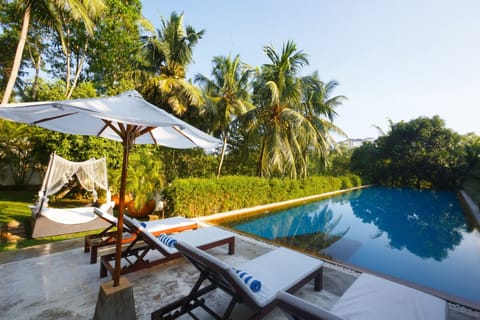 Outdoor pool, pool umbrellas, sun loungers