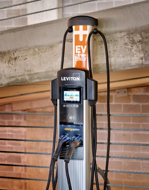 Electric vehicle charging station