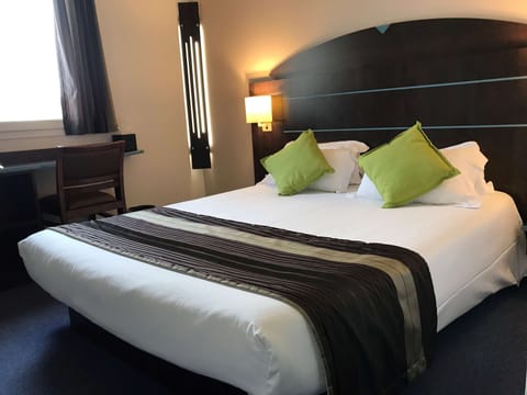 Standard Room, 1 Double Bed | Premium bedding, desk, free WiFi, bed sheets