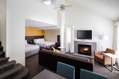 Family Suite, 1 Double Bed, Fireplace | Premium bedding, in-room safe, desk, iron/ironing board