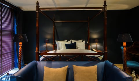 Luxury Suite | Minibar, in-room safe, individually decorated, individually furnished