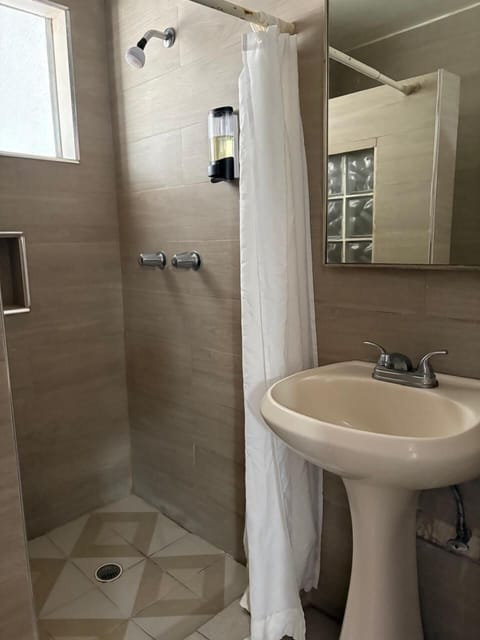 Standard Quadruple Room | Bathroom | Shower, towels