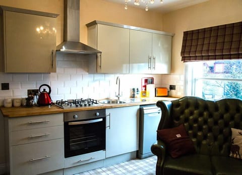 Duplex, Ensuite, City View (Chevin Apartment) | Private kitchen