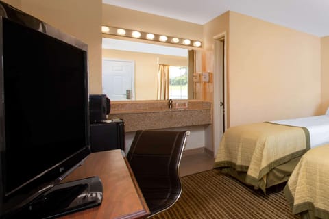 Standard Suite, 1 Twin Bed, Non Smoking | Desk, blackout drapes, iron/ironing board, free WiFi