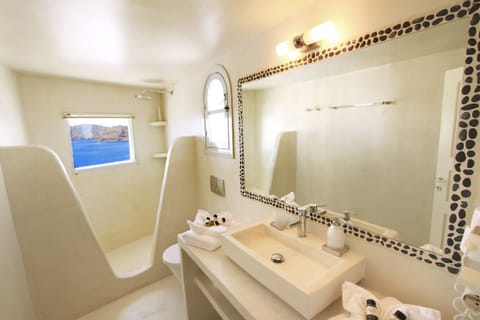 Superior Suite, Hot Tub, Sea View (Lavender Cave) | Bathroom | Shower, free toiletries, hair dryer, bathrobes