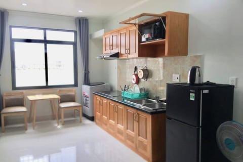 Deluxe Room | Private kitchen | Fridge, electric kettle