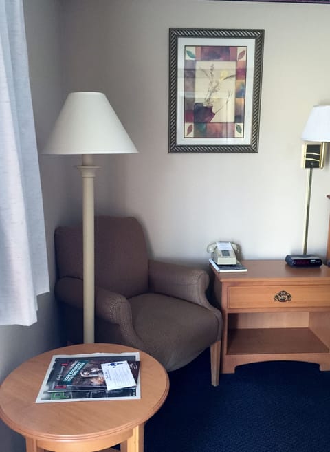 Standard Room, 1 Queen Bed | 1 bedroom, individually decorated, individually furnished, desk