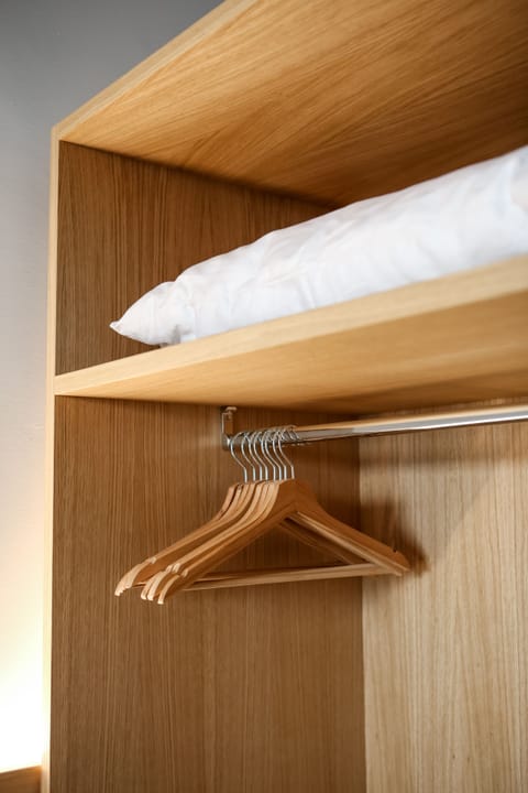 Standard Room (Olmo) | Wardrobe