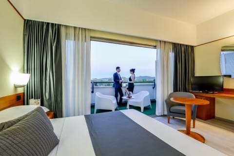 Junior Suite | Down comforters, minibar, in-room safe, desk