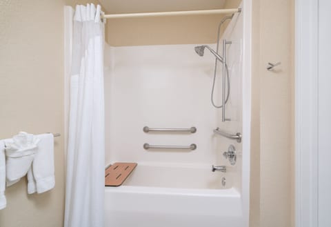 Combined shower/tub, designer toiletries, hair dryer, towels