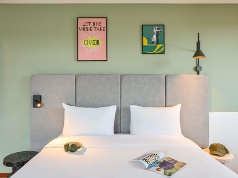 Double Room, 1 Double Bed (New Sleep Easy Concept) | Desk, soundproofing, free rollaway beds, free WiFi