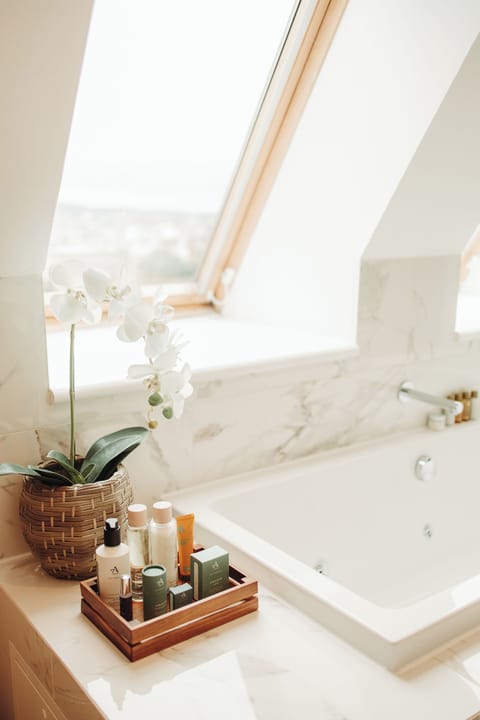 Penthouse Suite | Bathroom | Designer toiletries, hair dryer, bathrobes, slippers