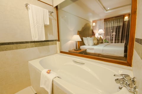 Premier Room (Cabana) | Deep soaking bathtub