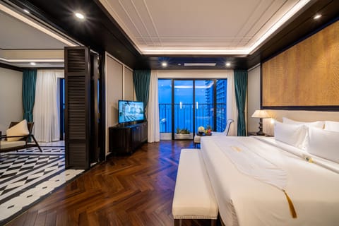 Royal Suite | Premium bedding, pillowtop beds, minibar, in-room safe