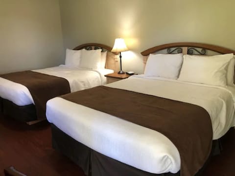 Deluxe Quadruple Room | Pillowtop beds, minibar, individually decorated, individually furnished