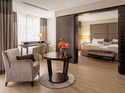 Superior Suite | Hypo-allergenic bedding, minibar, in-room safe, individually decorated