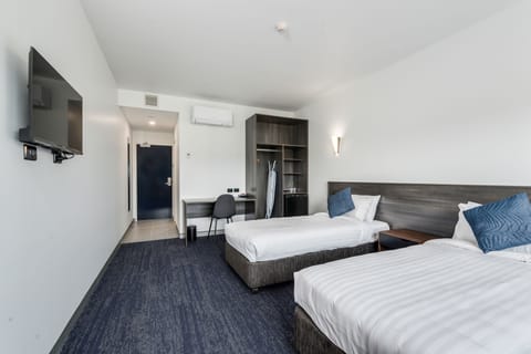 Deluxe Twin Room | Desk, laptop workspace, free WiFi, bed sheets