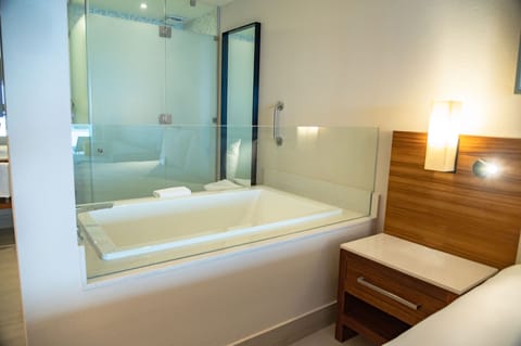 Swim up King Oceanfront Only Adults | Bathroom | Eco-friendly toiletries, hair dryer, towels