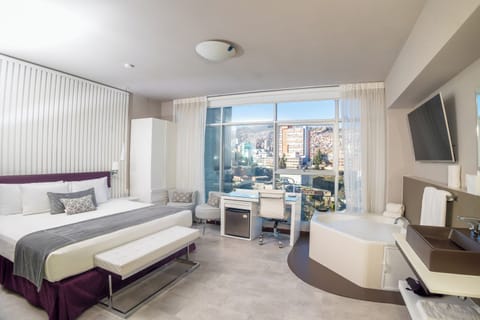 Junior Suite | Premium bedding, pillowtop beds, minibar, in-room safe