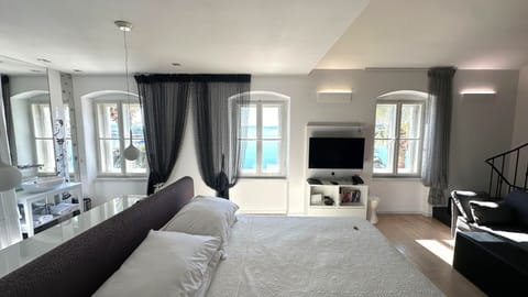 Luxury Suite, Terrace, Sea View | Hypo-allergenic bedding, in-room safe, individually decorated