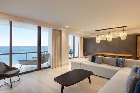 Suite, 1 King Bed, Ocean View (Parlor) | Living area