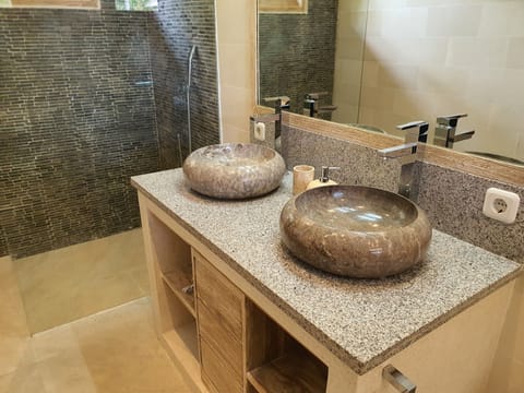 Garden Villas | Bathroom sink