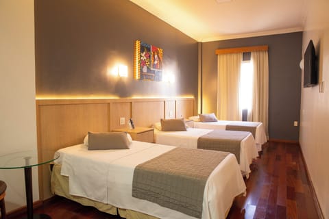 Suíte Família | Minibar, desk, laptop workspace, soundproofing