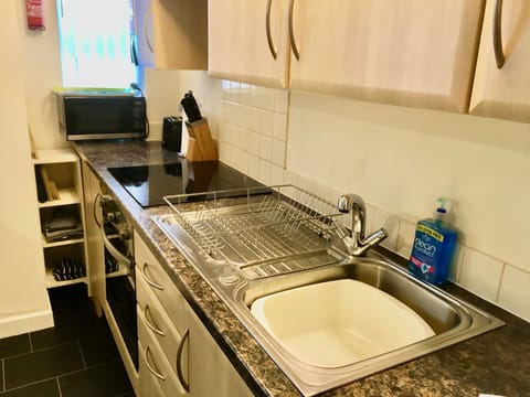 Apartment, Private Bathroom, Garden View (Town Centre No. 30) | Shared kitchen