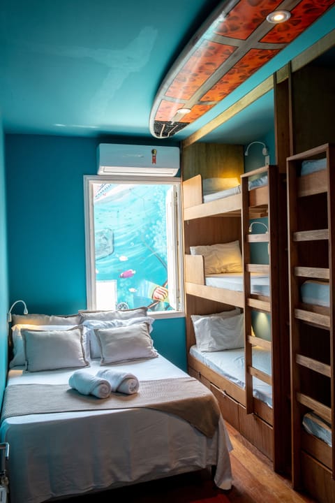 Family Room, Shared Bathroom (Arpoador) | Soundproofing, iron/ironing board, free WiFi, bed sheets