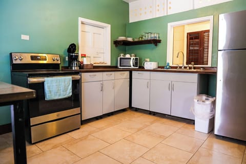 Deluxe Suite, 2 Bedrooms, Kitchen, Ocean View | Private kitchen | Coffee/tea maker, paper towels