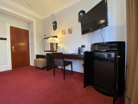 Classic Quadruple Room | Television