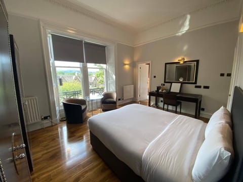 Classic Studio | Desk, laptop workspace, iron/ironing board, free WiFi