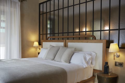 Deluxe Double Room | Premium bedding, down comforters, memory foam beds, free minibar items