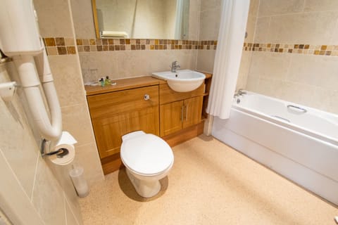 Superior Double Room | Bathroom | Combined shower/tub, hair dryer, towels