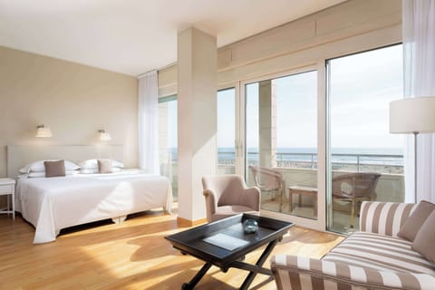 Deluxe Room, Sea View | Frette Italian sheets, premium bedding, down comforters, pillowtop beds